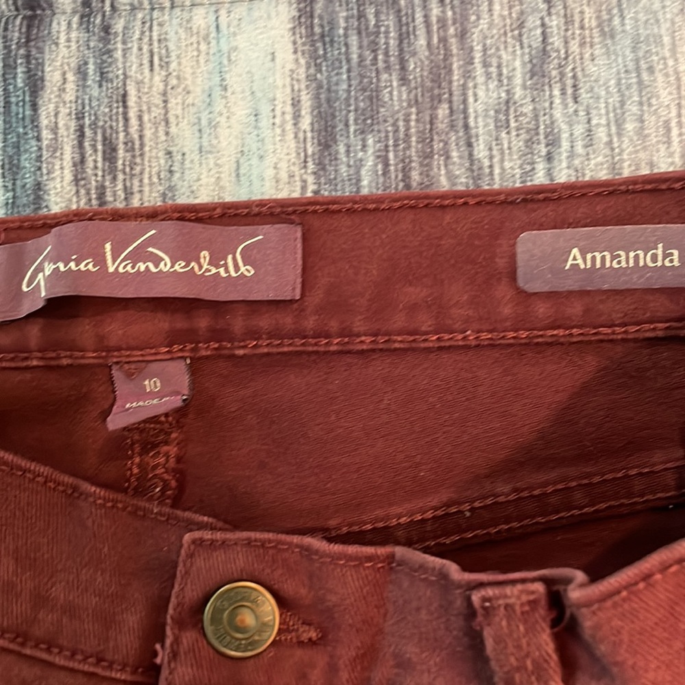 Gloria Vanderbilt size 10. Maroon - Picture 3 of 3